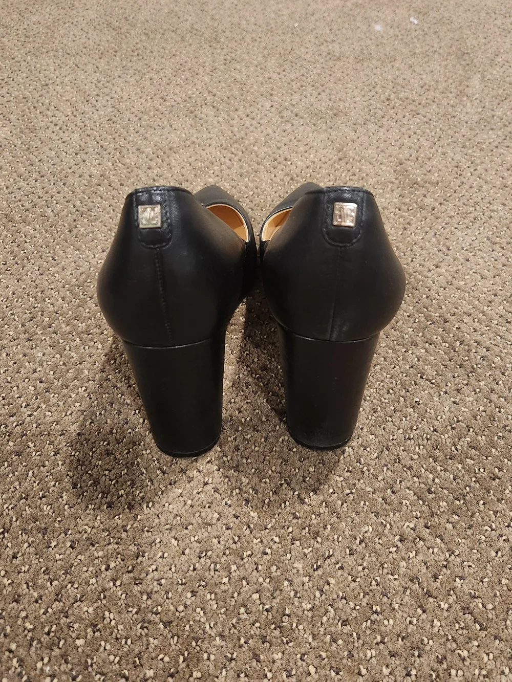 Ivanka Trump Black Pointed Toe Leather Pumps - Sleek Classic